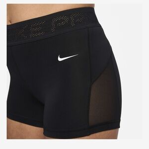 Dri-FIT Mesh Short in Black & White - Medium
Nike
Color:Black & White
$40